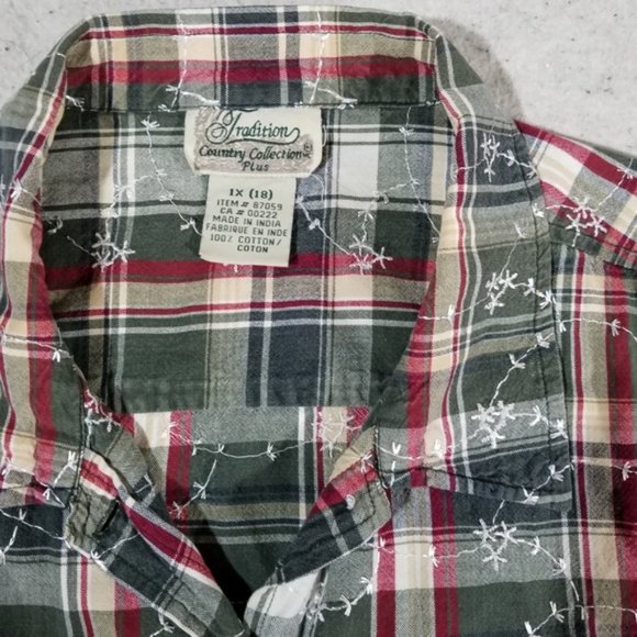 Tradition Country Christmas S/S Button-Down Top - Picture 5 of 8